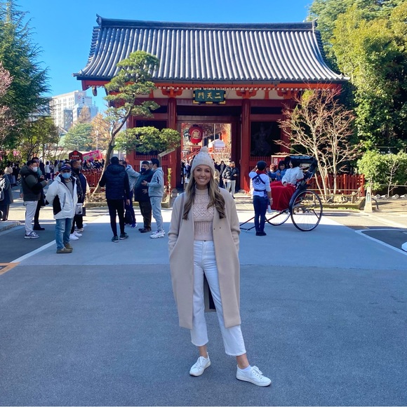 Meet your Posher, Dani - Picture 1 of 3